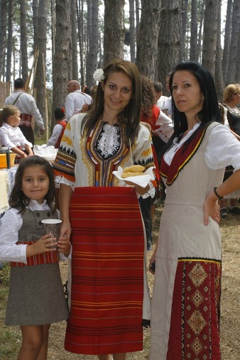 jeravna-folklor-nosiq2
